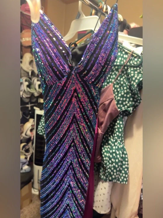 Black Sequin V-Front Party Dress with Iridescent Stripes Windsor - Picture 2 of 3